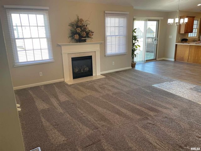 1909 ENGLISH OAK Drive, Washington, IL 61571