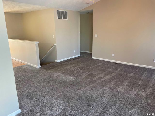 1909 ENGLISH OAK Drive, Washington, IL 61571