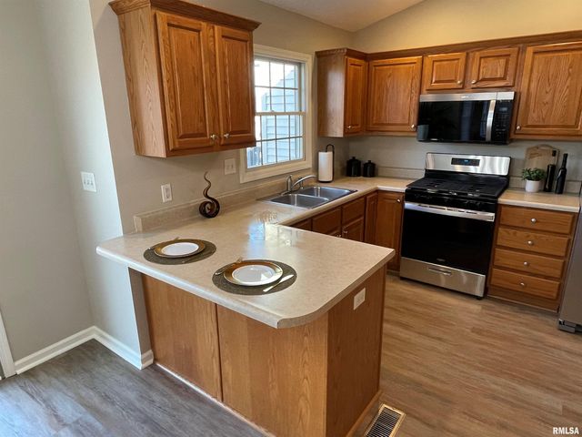 1909 ENGLISH OAK Drive, Washington, IL 61571