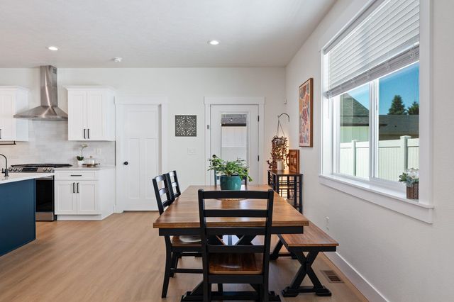 16814 E Baldwin Ave, Spokane Valley, WA 99016