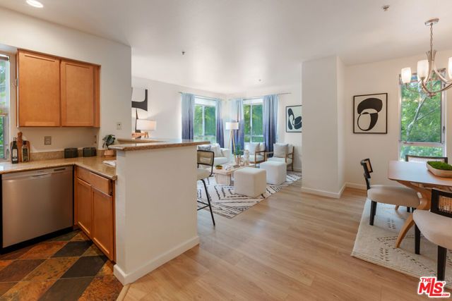 6400 Crescent Parkway 202, Los Angeles, CA 90094