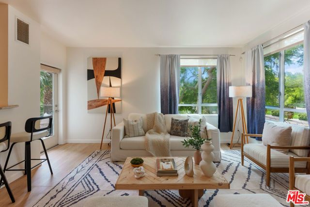 6400 Crescent Parkway 202, Los Angeles, CA 90094