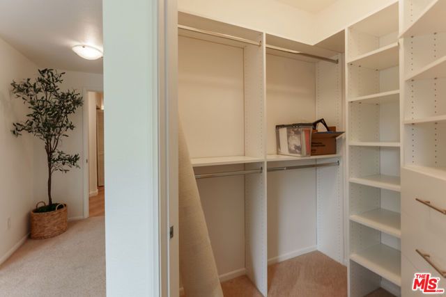 6400 Crescent Parkway 202, Los Angeles, CA 90094