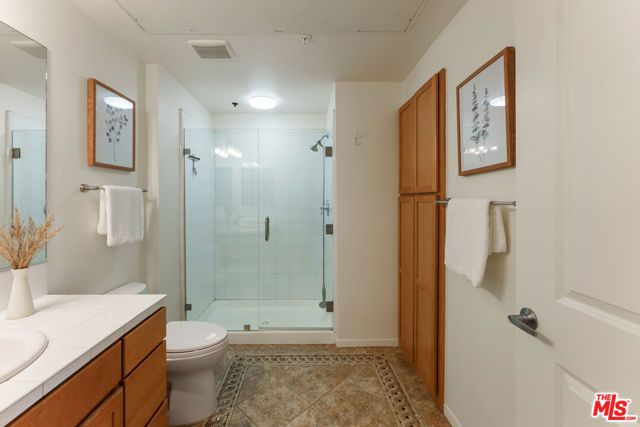 6400 Crescent Parkway 202, Los Angeles, CA 90094