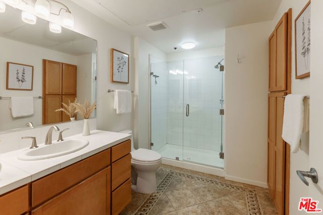 6400 Crescent Parkway 202, Los Angeles, CA 90094