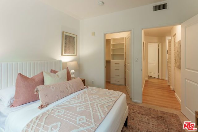 6400 Crescent Parkway 202, Los Angeles, CA 90094