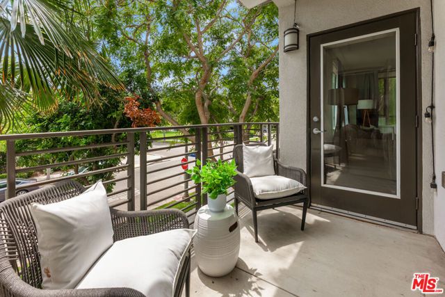 6400 Crescent Parkway 202, Los Angeles, CA 90094