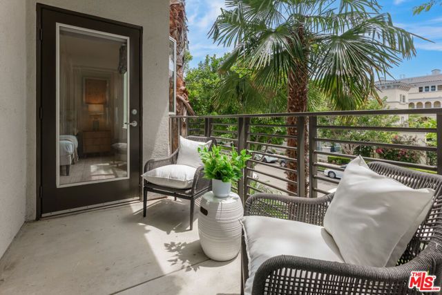 6400 Crescent Parkway 202, Los Angeles, CA 90094