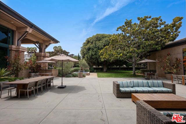 6400 Crescent Parkway 202, Los Angeles, CA 90094