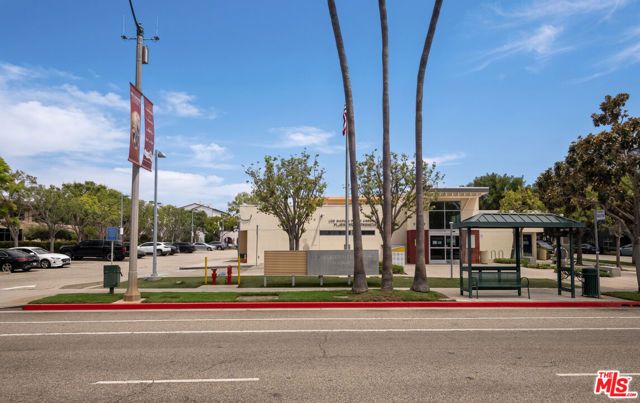 6400 Crescent Parkway 202, Los Angeles, CA 90094