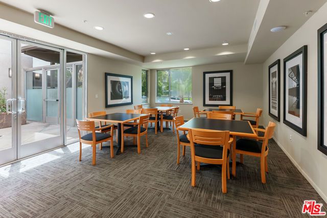 6400 Crescent Parkway 202, Los Angeles, CA 90094