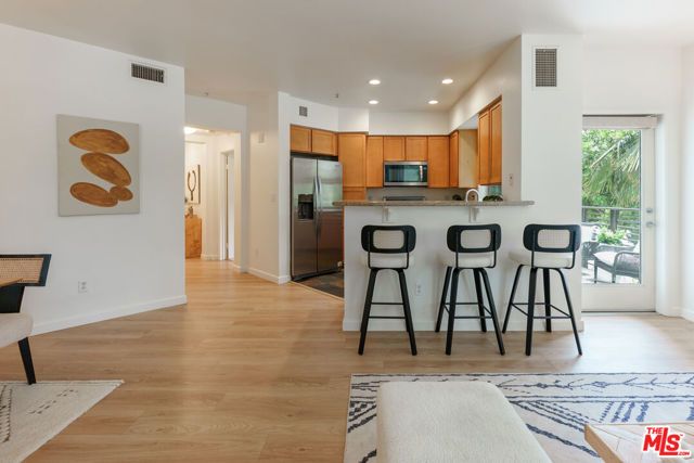 6400 Crescent Parkway 202, Los Angeles, CA 90094
