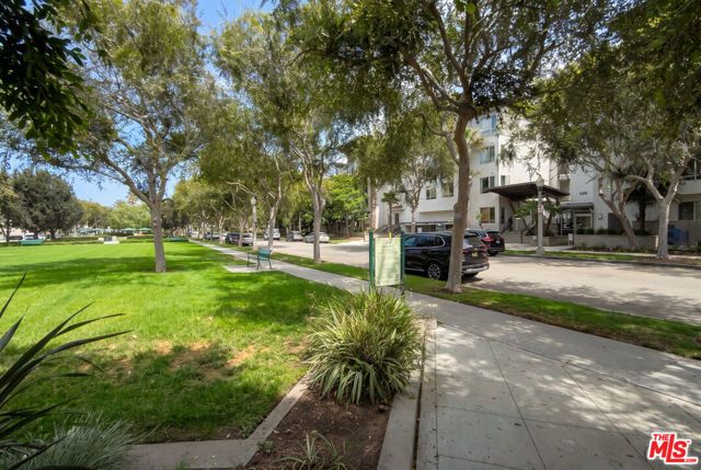 6400 Crescent Parkway 202, Los Angeles, CA 90094