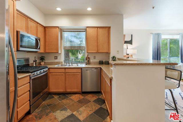 6400 Crescent Parkway 202, Los Angeles, CA 90094