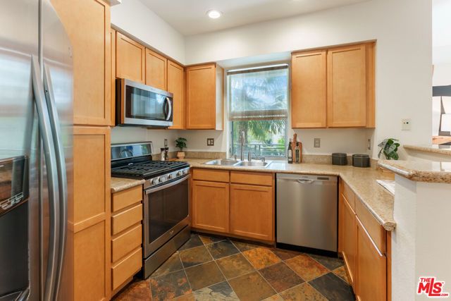 6400 Crescent Parkway 202, Los Angeles, CA 90094