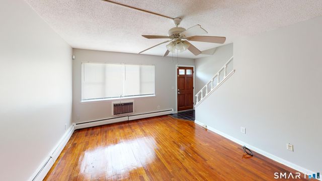 158 High Path Road 158, Windsor, CT 06095