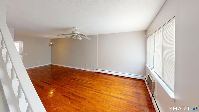 158 High Path Road 158, Windsor, CT 06095