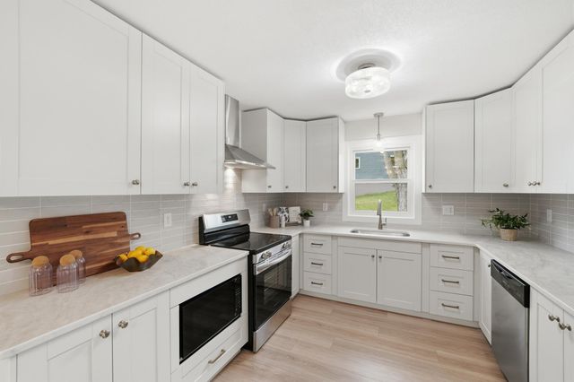 15901 W 62nd Street, Eden Prairie, MN 55346