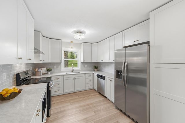 15901 W 62nd Street, Eden Prairie, MN 55346