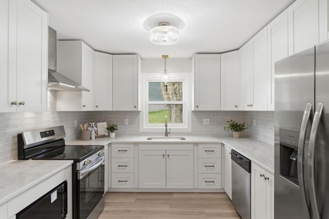 15901 W 62nd Street, Eden Prairie, MN 55346