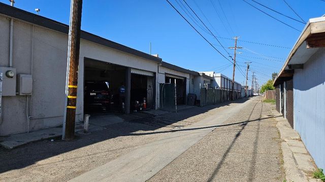 220 N Abby Street, Fresno, CA 93701