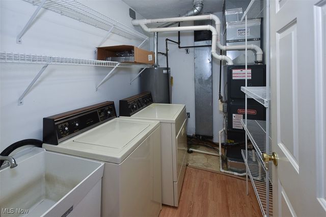 2121 Oakwood Court, Avon, OH 44011