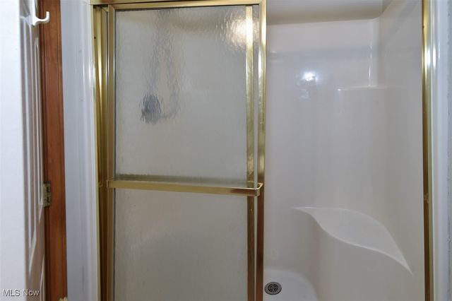 2121 Oakwood Court, Avon, OH 44011