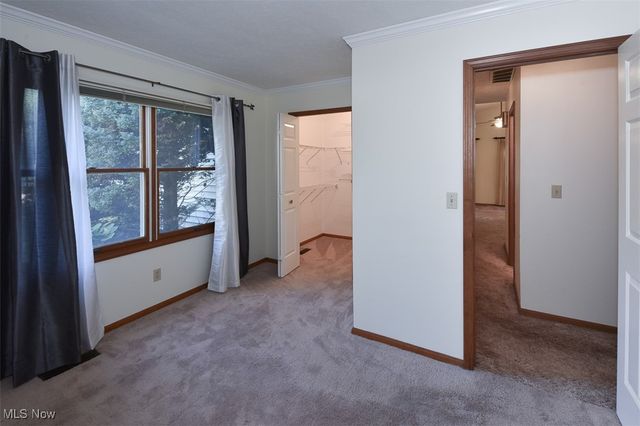 2121 Oakwood Court, Avon, OH 44011