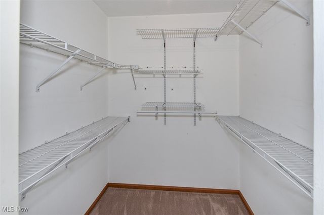 2121 Oakwood Court, Avon, OH 44011