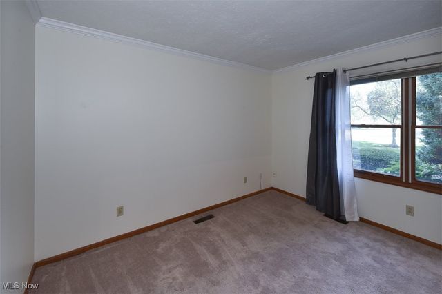 2121 Oakwood Court, Avon, OH 44011