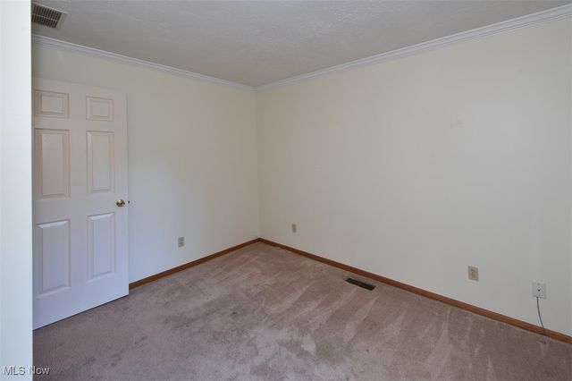 2121 Oakwood Court, Avon, OH 44011