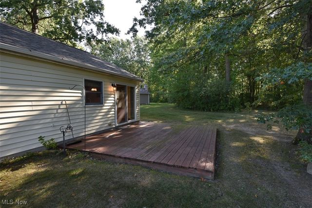 2121 Oakwood Court, Avon, OH 44011