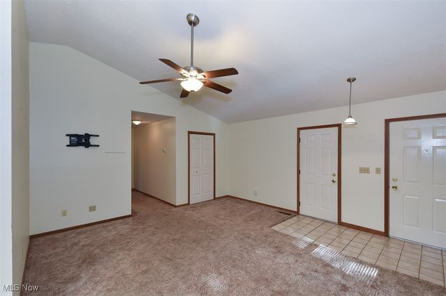 2121 Oakwood Court, Avon, OH 44011