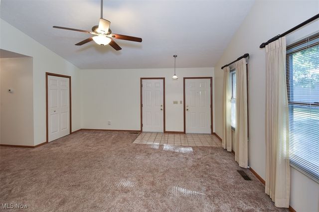 2121 Oakwood Court, Avon, OH 44011