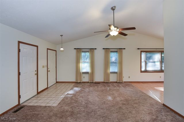 2121 Oakwood Court, Avon, OH 44011