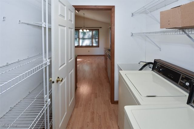 2121 Oakwood Court, Avon, OH 44011