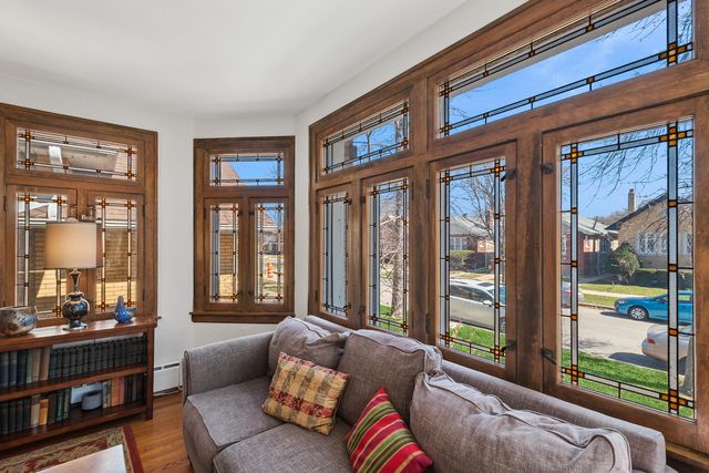 7446 N Rockwell Street, Chicago, IL 60645