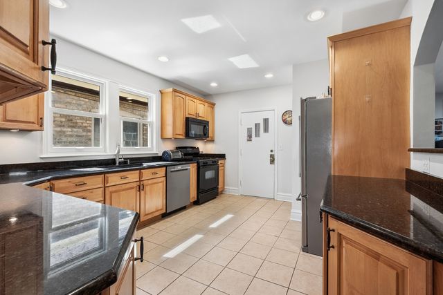 7446 N Rockwell Street, Chicago, IL 60645