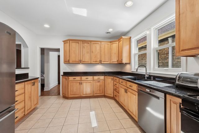 7446 N Rockwell Street, Chicago, IL 60645