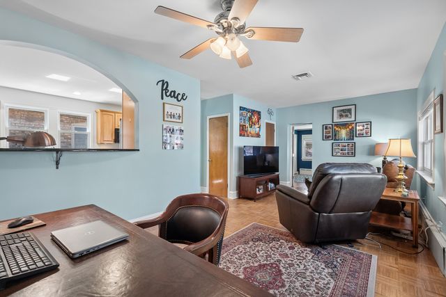 7446 N Rockwell Street, Chicago, IL 60645