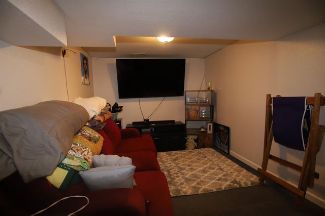 409 5th ST SW, Minot, ND 58701