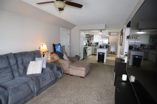 409 5th ST SW, Minot, ND 58701