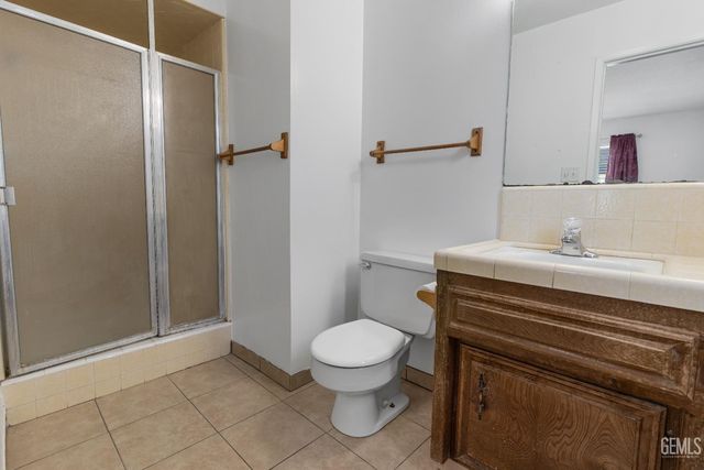 4709 Pinecastle Avenue, Bakersfield, CA 93313