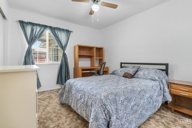 4709 Pinecastle Avenue, Bakersfield, CA 93313