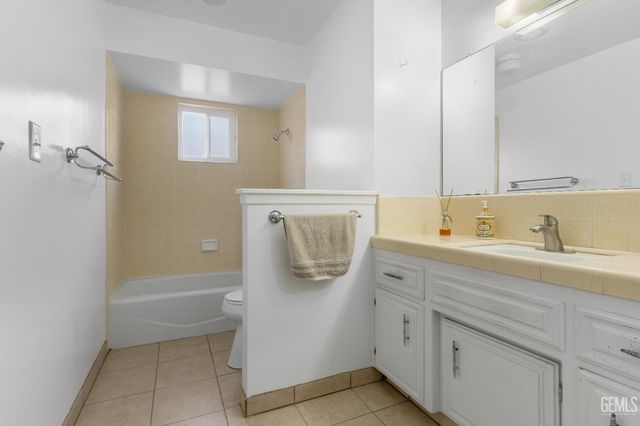 4709 Pinecastle Avenue, Bakersfield, CA 93313