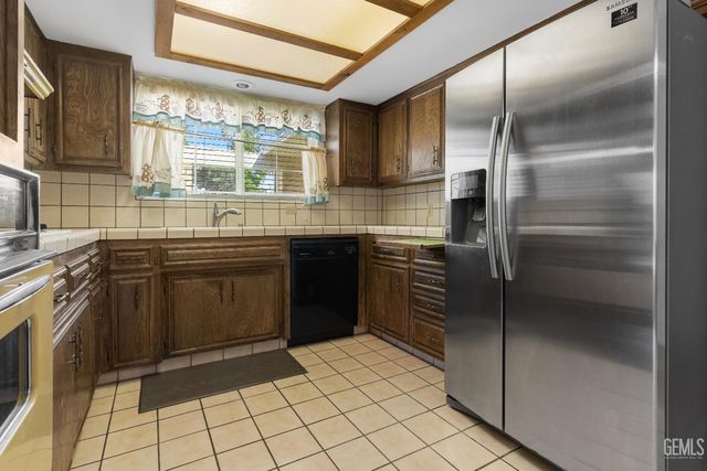 4709 Pinecastle Avenue, Bakersfield, CA 93313