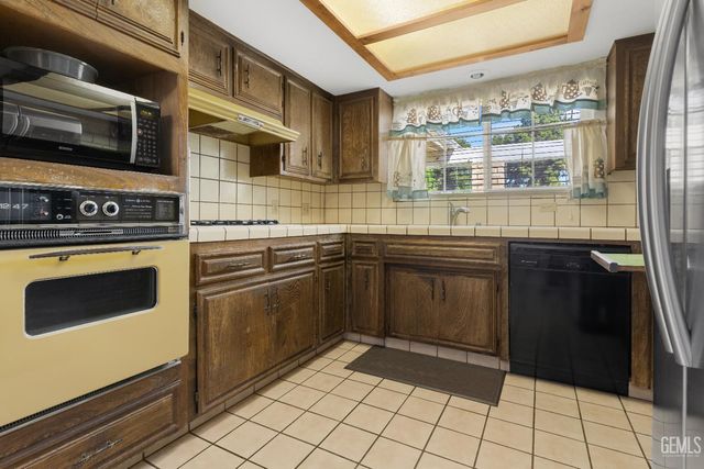 4709 Pinecastle Avenue, Bakersfield, CA 93313