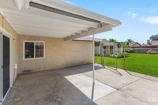 4709 Pinecastle Avenue, Bakersfield, CA 93313