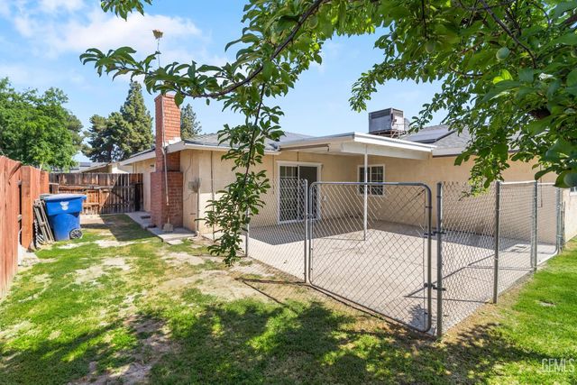 4709 Pinecastle Avenue, Bakersfield, CA 93313