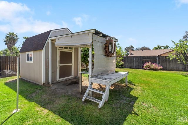 4709 Pinecastle Avenue, Bakersfield, CA 93313